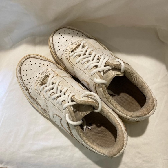 white nike air force courts - Picture 2 of 2